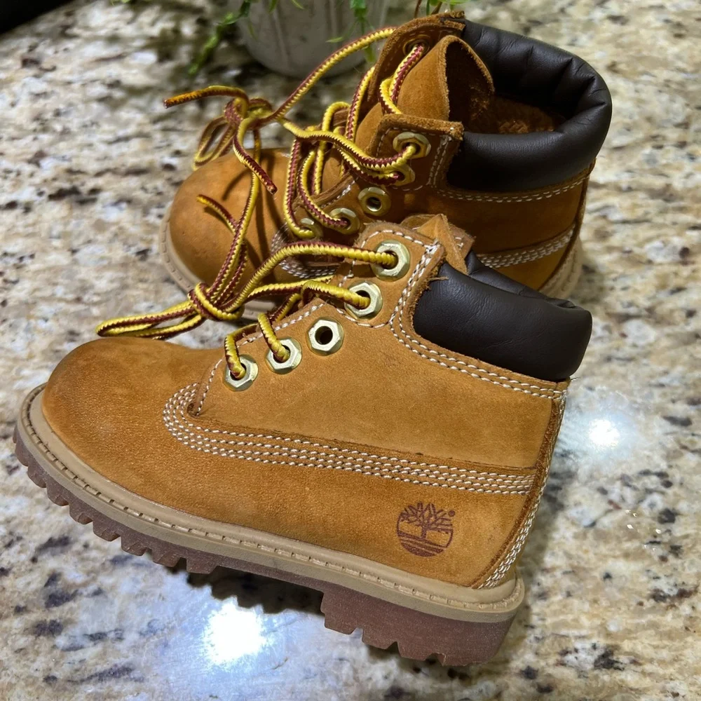 Timberland Tan and Brown Leather Boots with Rugged Sole 5M